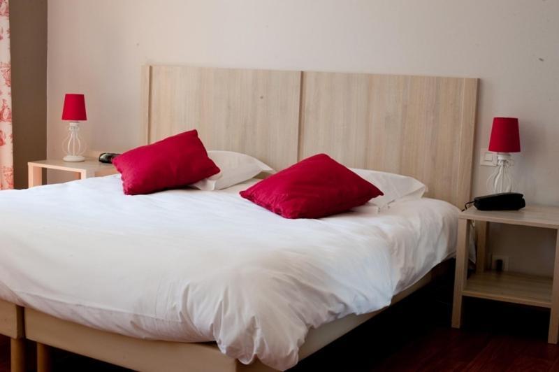 Domaine De Roiffe Hotel Room photo