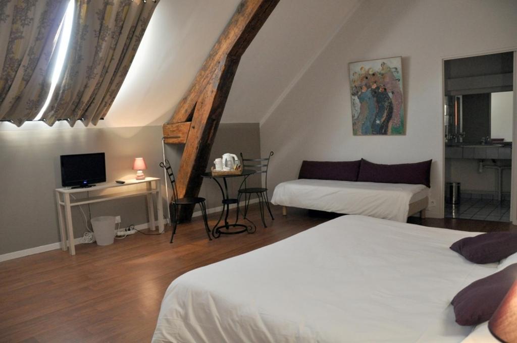 Domaine De Roiffe Hotel Room photo