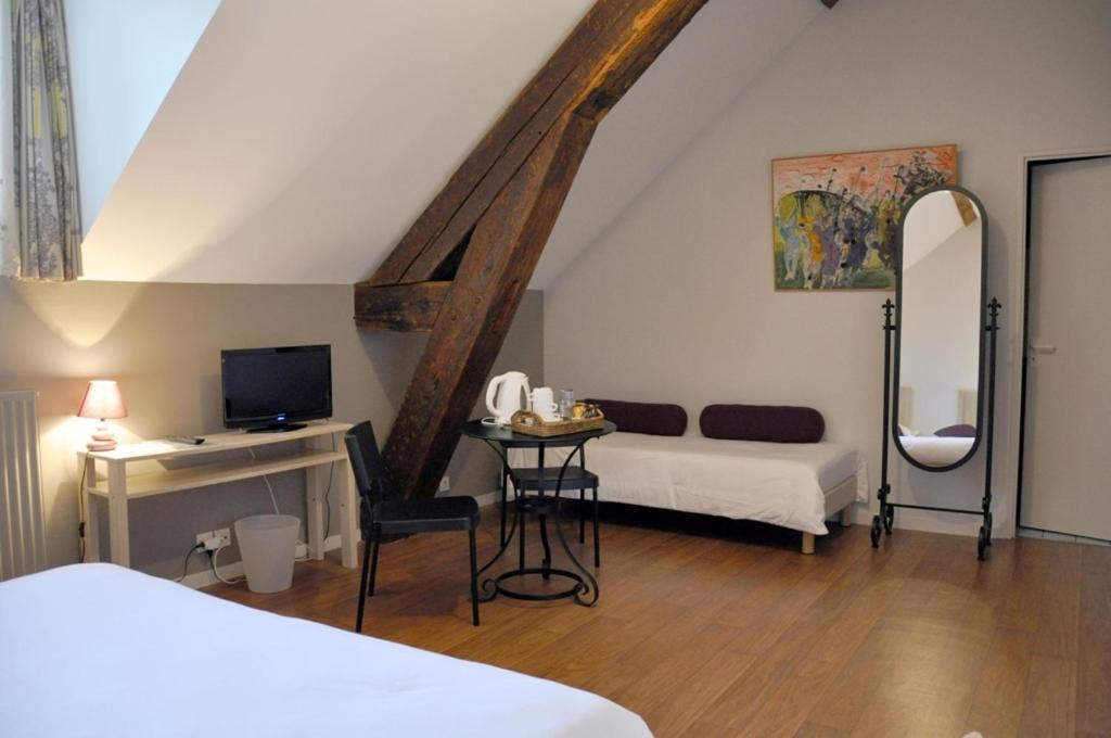 Domaine De Roiffe Hotel Room photo